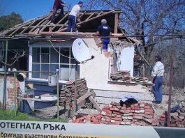 Цяла България ще запомни този строител, бригадата му и коледния им дар за самотна старица