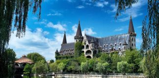 Замъкът в Равадиново стана №1 в света