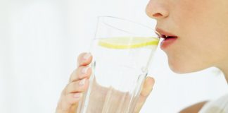 Защо трябва да пием топла вода с лимонов сок? Вижте тези 6 причини!