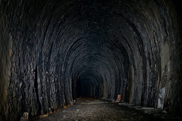 Откриха таен подземен тунел,който пресича цяла България!