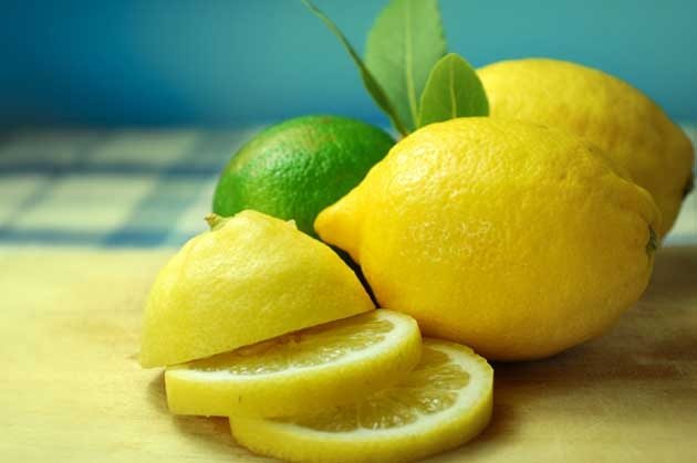 7 причини да пием топла вода с лимонов сок всяка сутрин