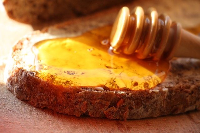 Намажете мед и канела върху филия и яжте всеки ден – ето защо…