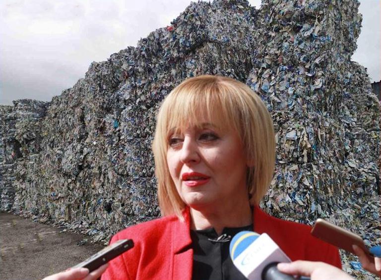 Мая Манолова влезе във война с мафията на боклука! 