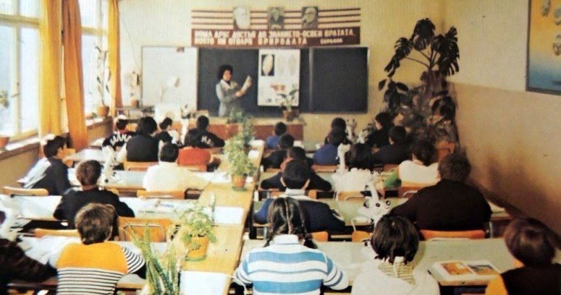 Когато учителката я нямаше, чистачката даваше задачите в клас.Спомените на един ученик през 70-те
